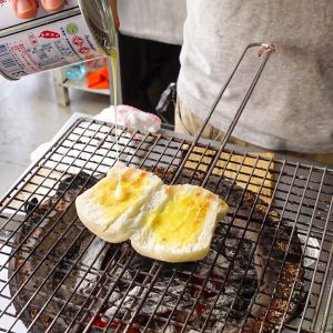 Taiwan Street Food - Grill Steamed Buns(Steamed bread) / 東港佳吉現烤饅頭
