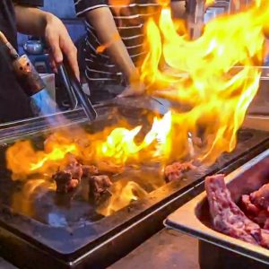 Taiwan Street Food - Kitchen Torch Roast Beef Cubes & Pork Jowl / 火焰骰子牛