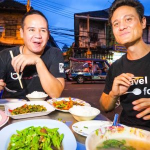Thai Chinese Food Tour in ENDANGERED CHINATOWN Community in Bangkok, Thailand!
