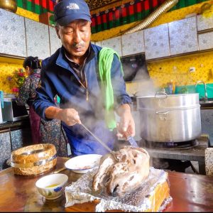 Huge Tibetan Food - 11 Traditional Dishes in Lhasa, Tibet!