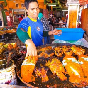 Street Food in Malaysia - ULTIMATE MALAYSIAN FOOD in Kuala Lumpur!