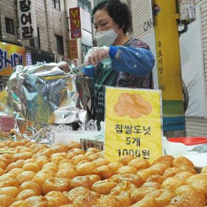전국최저가!! 200원 찹쌀도너츠와 500원 핫도그 / 길거리음식 / 부산 구포시장