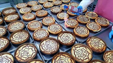 초콜릿과 치즈를 들이부은! 역대급 케익공장의 꾸덕한 초콜릿 치즈 케이크 만들기 Mass making chocolate cheesecake - Korean street food