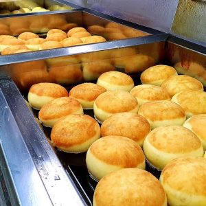 하루에 2000개씩 팔리는 도넛!? 도너츠 공장의 압도적인 크림폭탄 도넛 만들기 Cream bomb donut mass making - Korean street food