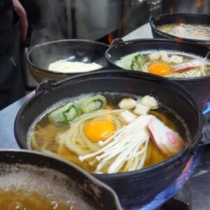 현란한 기술! 새우 튀김우동 덮밥 장인 / popular shrimp tempura udon and rice bowl restaurant