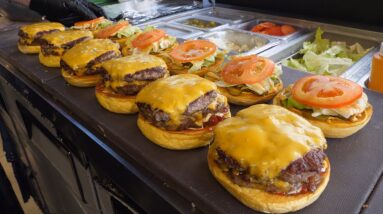 놀라운 길거리 버거! 미국 스타일 더블 베이컨 치즈버거 / Amazing street burger! American Style Double Bacon Cheeseburger