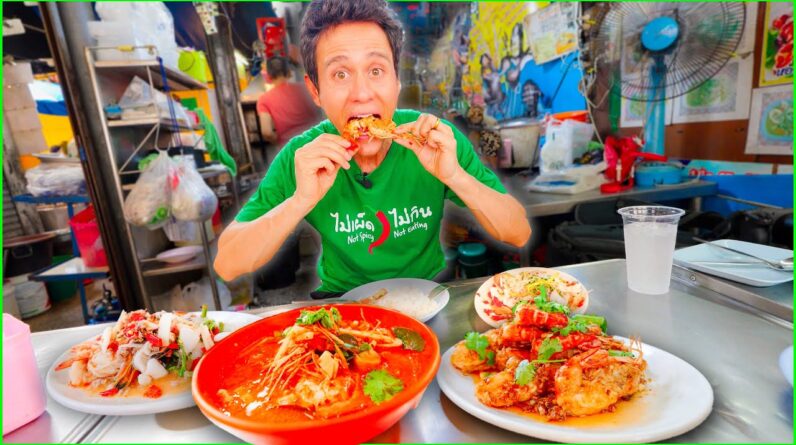 Best Street Food!! 🦐 BACK-ALLEY TOM YUM at Chatuchak Weekend Market, Bangkok!